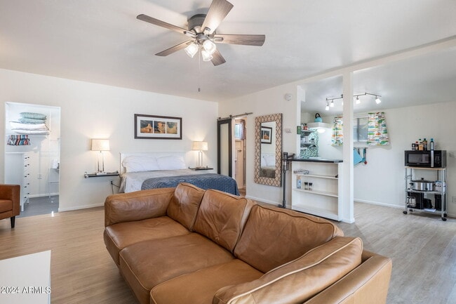 Building Photo - 1726 N Whittier Dr