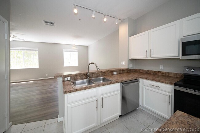 Building Photo - 1417 W Wickham Cir