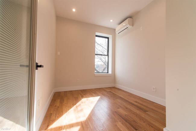 Building Photo - 2 br, 1 bath Apartment - 235 S 4th St 3A