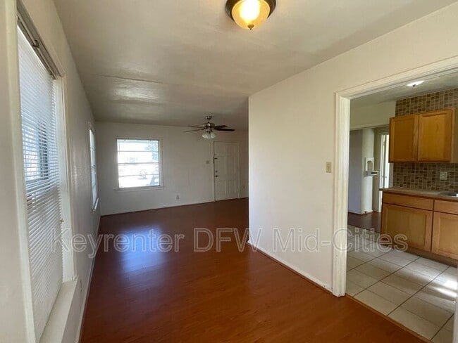 Foto del edificio - 4606 Cowan Ave