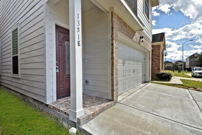 Building Photo - Brand new 3 bed/ 2.5 bath home in peaceful...