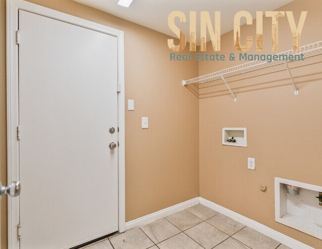 Building Photo - Spacious 4-Bedroom Oasis with 3.5 Baths in North Las Vegas – 2472 Sq. Ft. of Comfort!