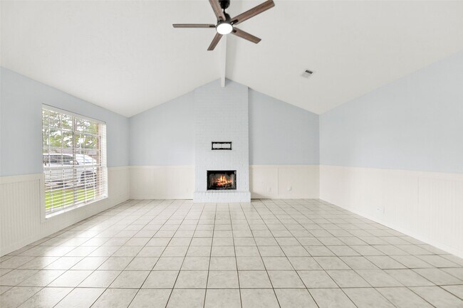 Foto del edificio - 16310 Cypress Valley Dr