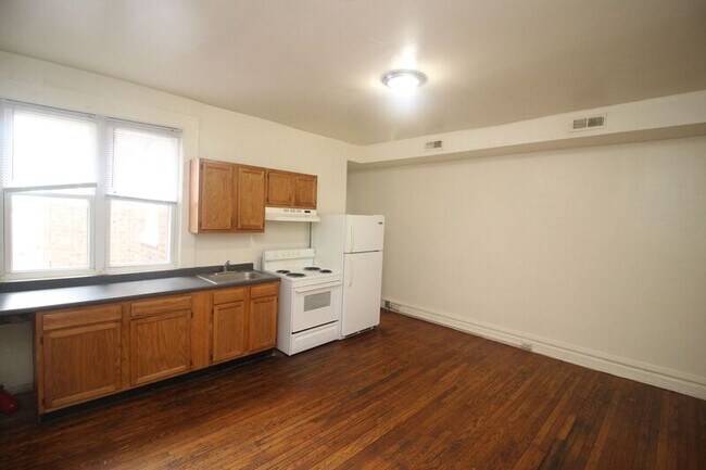 Foto del edificio - 2630 N Charles St