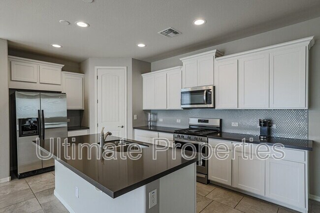 Foto del edificio - 14563 W Dahlia Dr