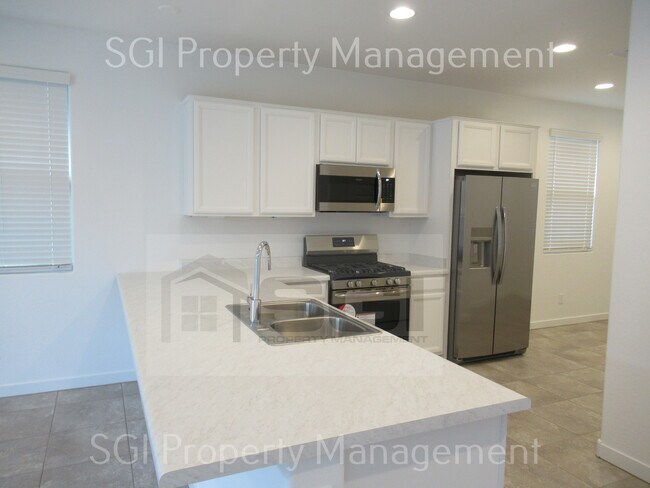 Building Photo - Gorgeous Glendale home ready for move in