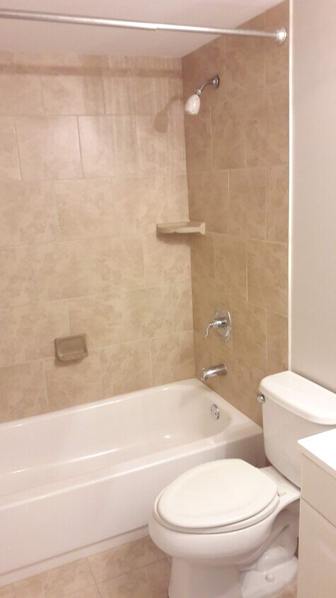 Primary Photo - 932 W Side Dr