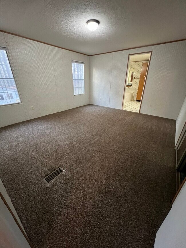 Foto del edificio - 34 Goldfinch Ln