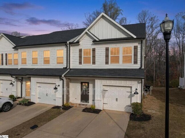 Building Photo - 100 Grey Oak Trail