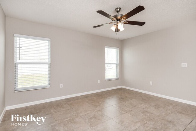 Building Photo - 418 Earhart Dr
