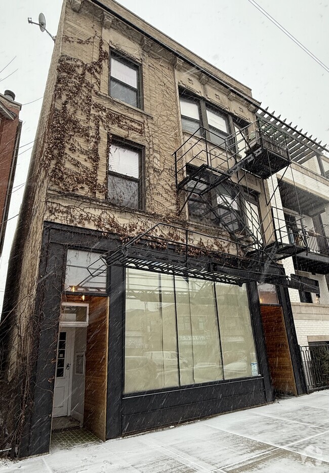 Building Photo - 3938 N Ashland Ave