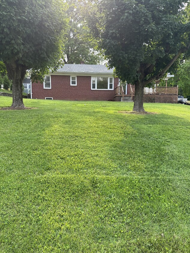 Primary Photo - 2415 Newton St