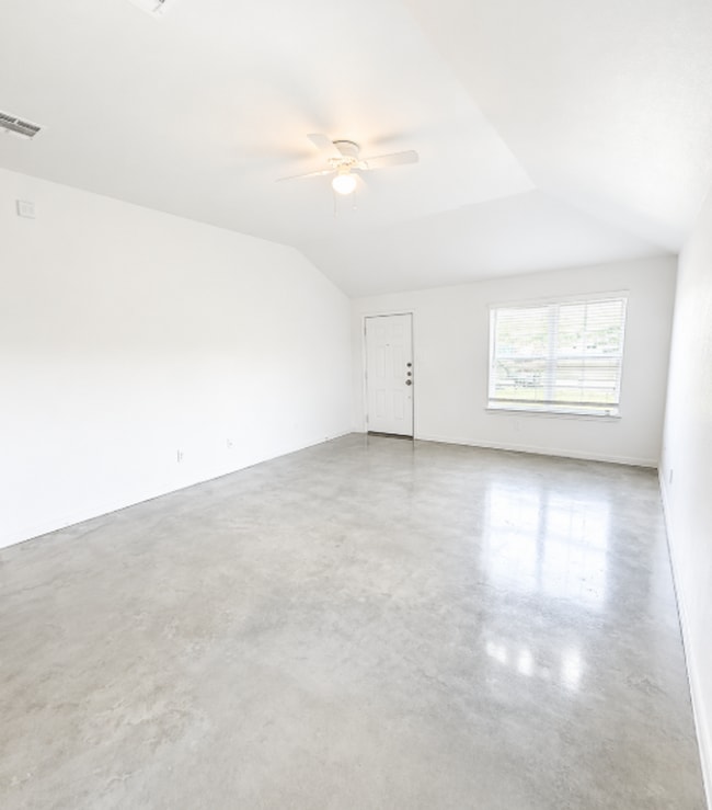 Building Photo - AVAILABLE NOW; APPLY TODAY ON OUR WEBSITE- 1 MONTH FREE