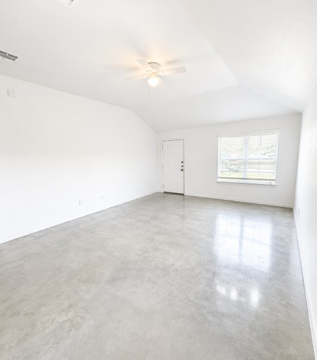 Foto del edificio - AVAILABLE NOW; APPLY TODAY ON OUR WEBSITE- 1 MONTH FREE