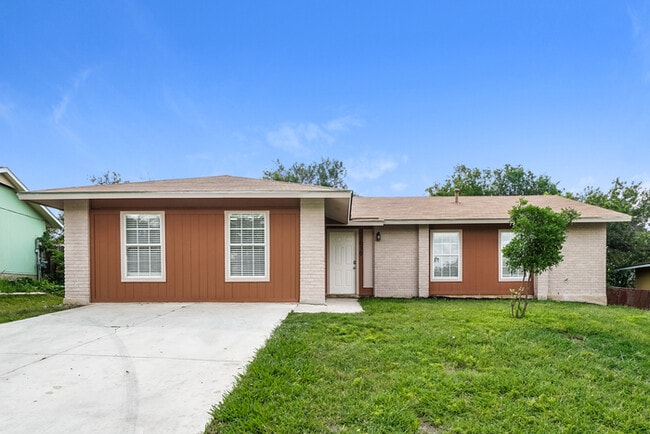 Building Photo - 1070 Hickory Trail St