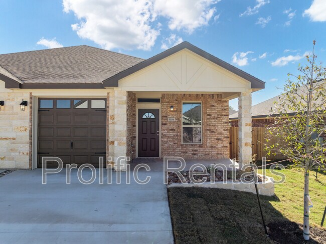 Foto del edificio - 5104 Rose Gdn Lp