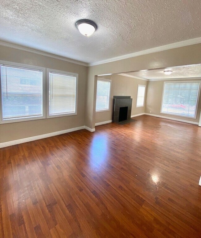 Foto del edificio - Nice 2 bed 1 bath House in Richmond with Garage - COMING SOON !!