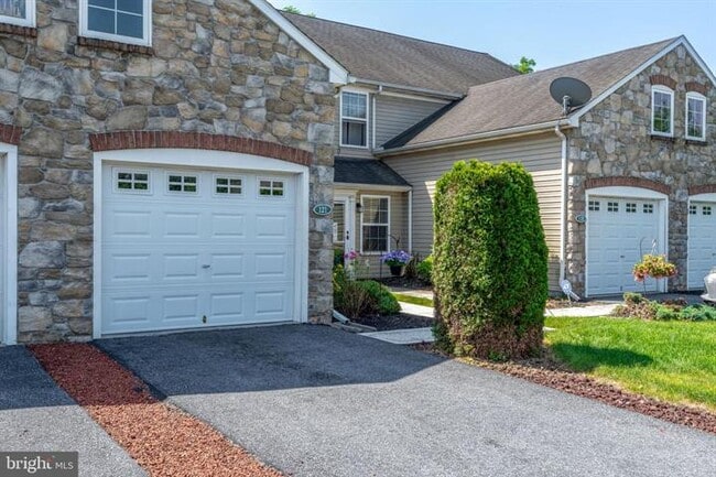 Building Photo - 121 Westpoint Dr