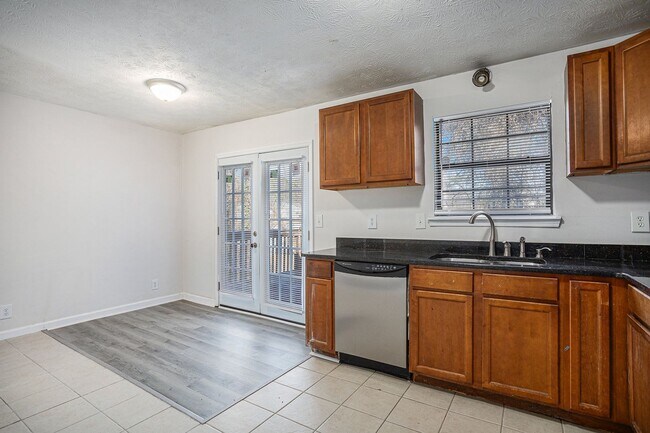 Foto del edificio - 4 Bedroom 2 Bath House