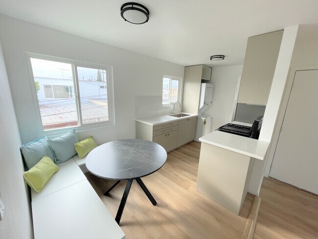 Foto del edificio - 5347 Blackwelder St