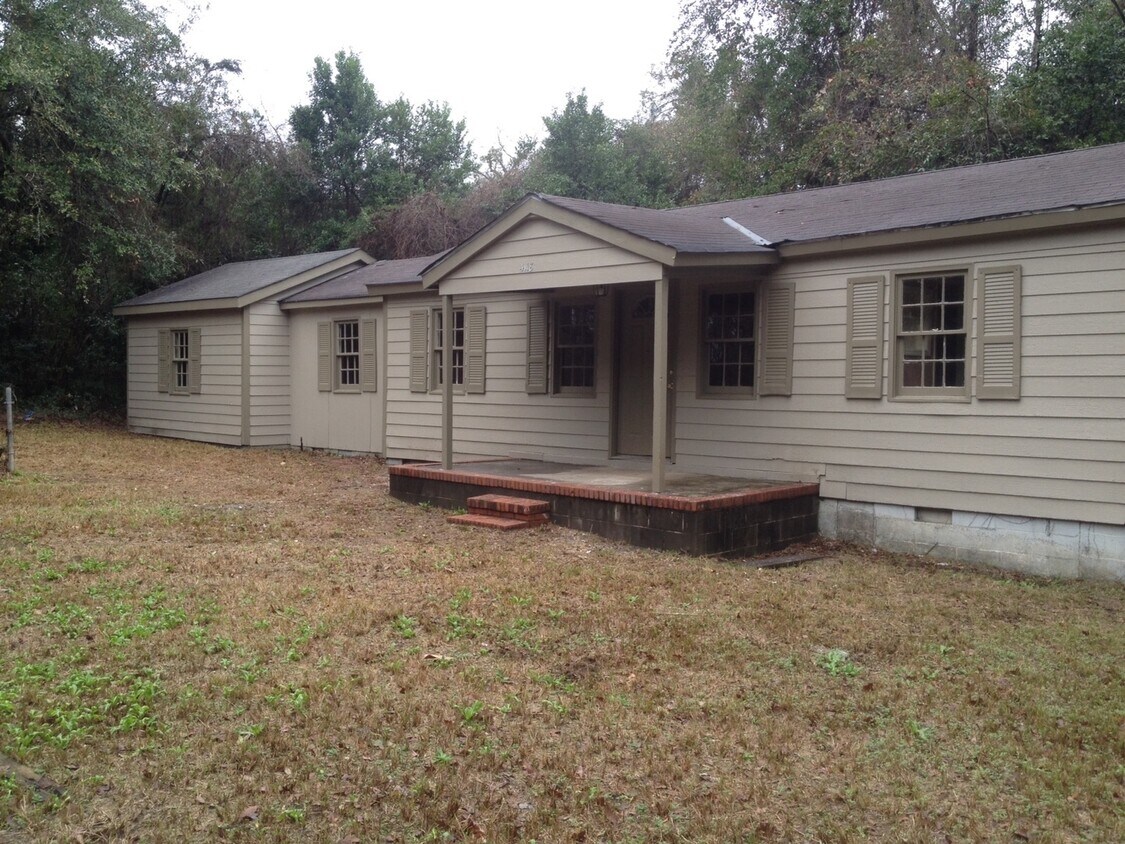 Foto principal - **UPCOMING**3 Bedroom / 1 Bathroom Home fo...