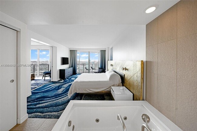 Building Photo - 3101 Bayshore Dr