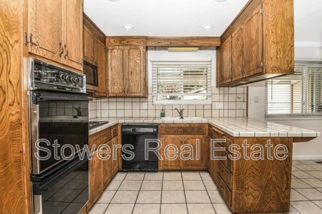 Building Photo - 19248 Pinehaven Pl