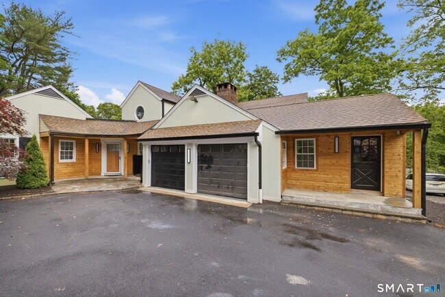 Building Photo - 1 Tulip Tree Ln