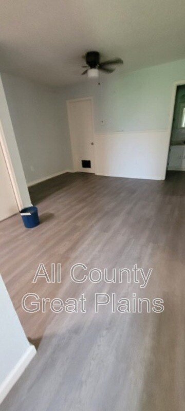 Building Photo - 1102 Colonial Dr
