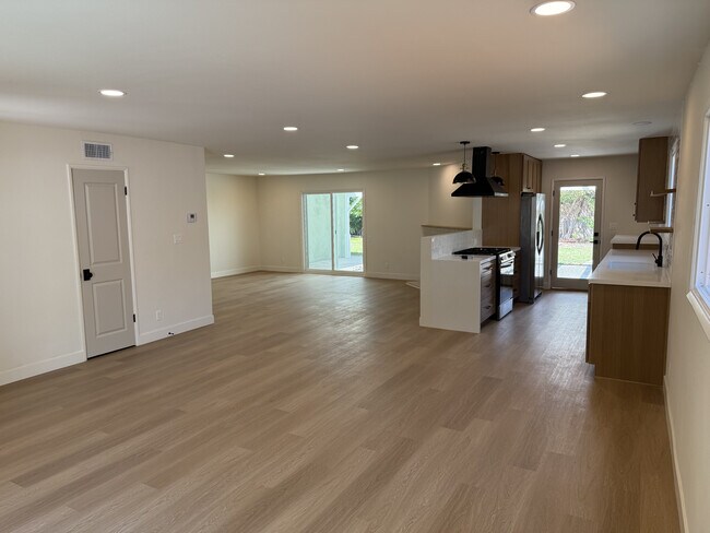 Foto del edificio - 24155 Kittridge St