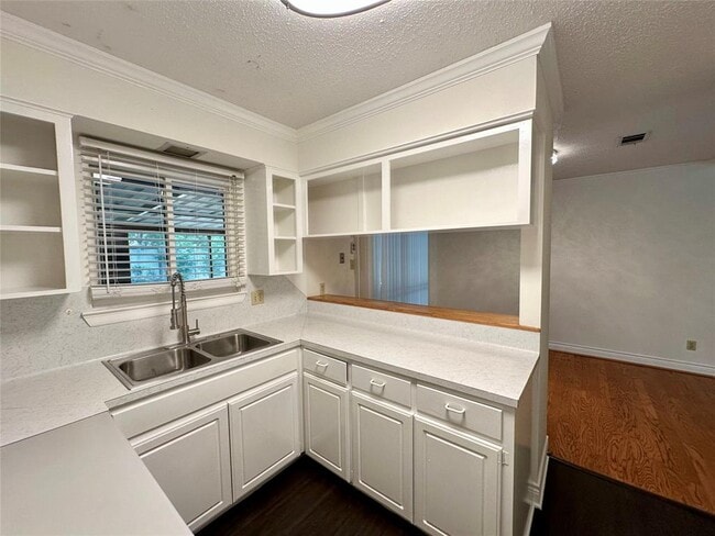 Building Photo - 208 E Lisa Dr