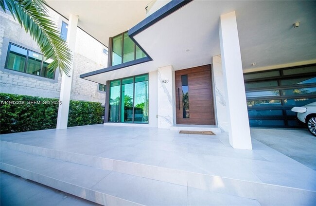 Foto del edificio - 7520 W Treasure Dr