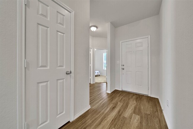 Foto del edificio - 4343 Roaring Timber Dr