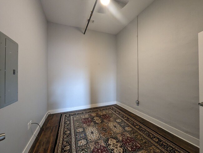 Foto del edificio - Upstairs Loft on Main Street in Batesville...