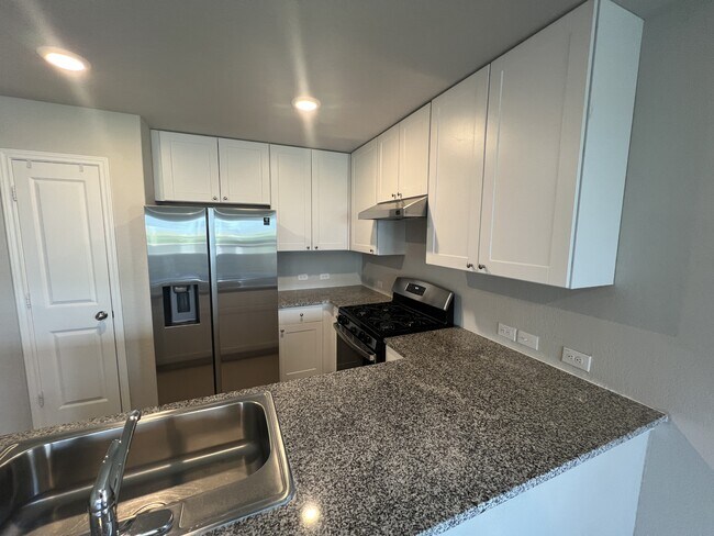 Building Photo - 5730 Cicada Cir