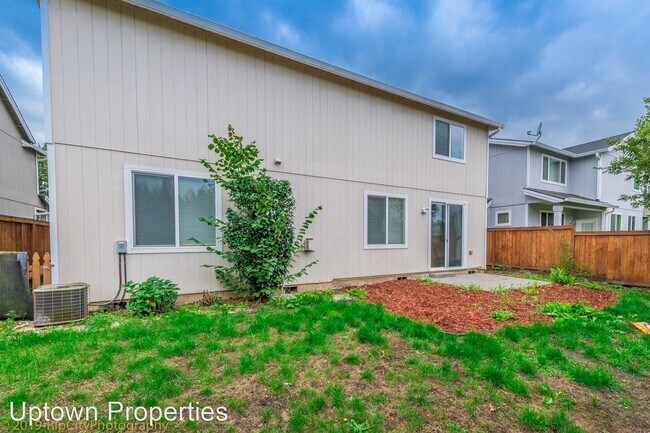 Building Photo - 4 br, 2.5 bath House - 1651 SE Gerhard Dr