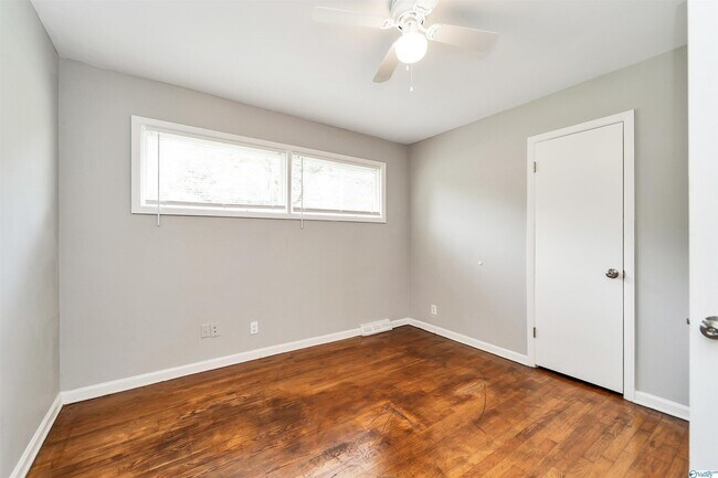 Foto del edificio - 612 Marguerite Dr NW