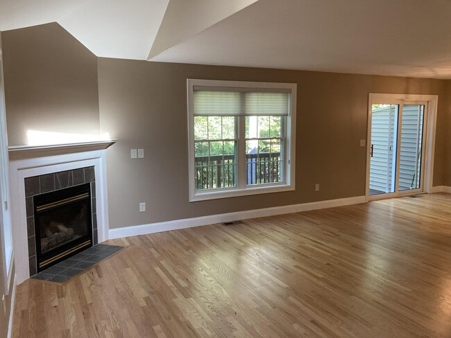 Building Photo - 16 Lilac Lane