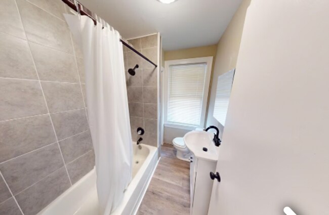 Foto del edificio - Renovated Twin Home Now Available for Immediate Move In