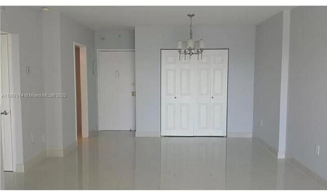 Foto del edificio - 400 Kings Point Dr