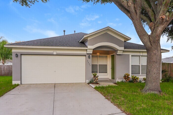 Foto principal - 3007 Summer House Dr