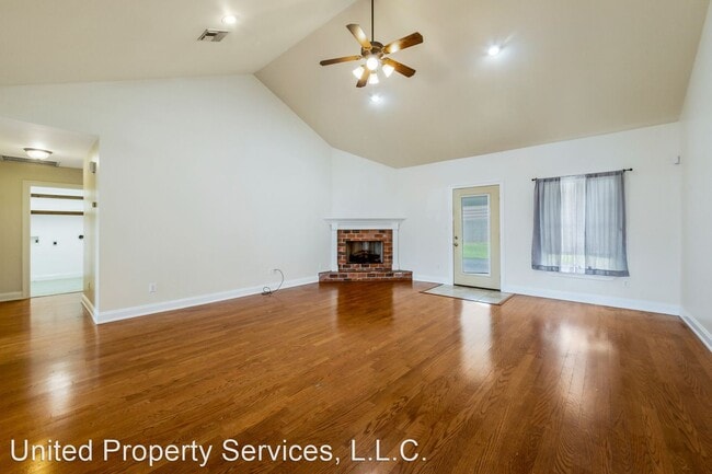 Building Photo - 3 br, 2 bath House - 119 Ridgeview Dr.