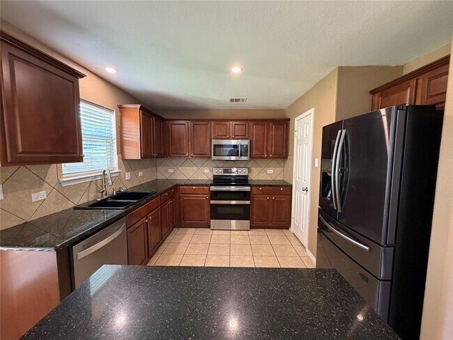 Building Photo - 904 Gentry Dr