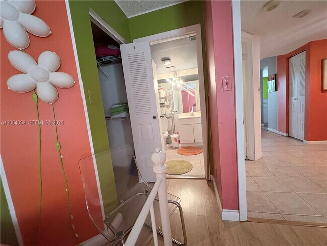 Building Photo - 929 Coral Club Dr