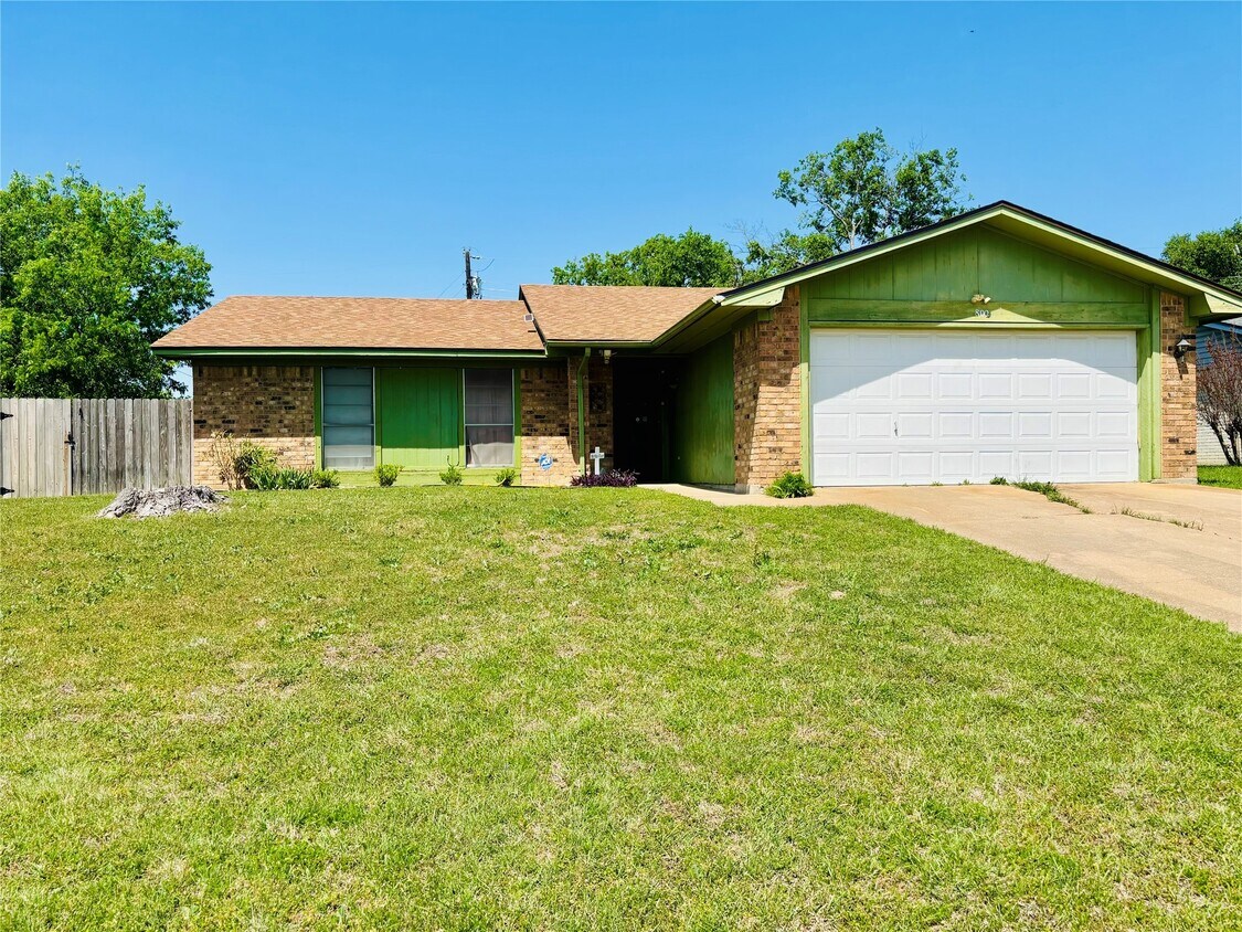 Primary Photo - 802 Yorktown Dr