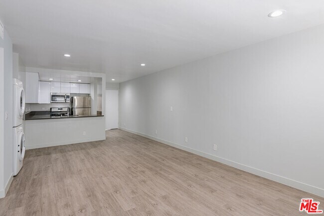 Foto del edificio - 1535 N Kenmore Ave