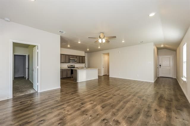 Building Photo - 3010 Saddleback Way