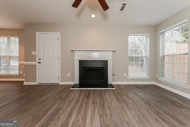 Foto del edificio - 604 Longstreet Ln