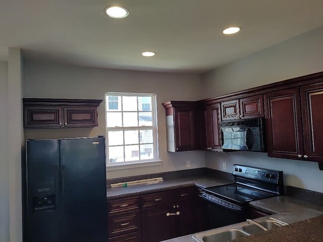 Building Photo - 611 Atkinson Dr