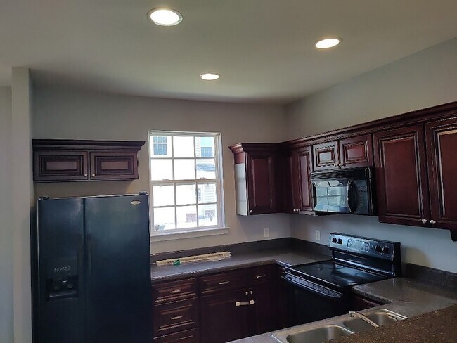 Foto del edificio - 611 Atkinson Dr